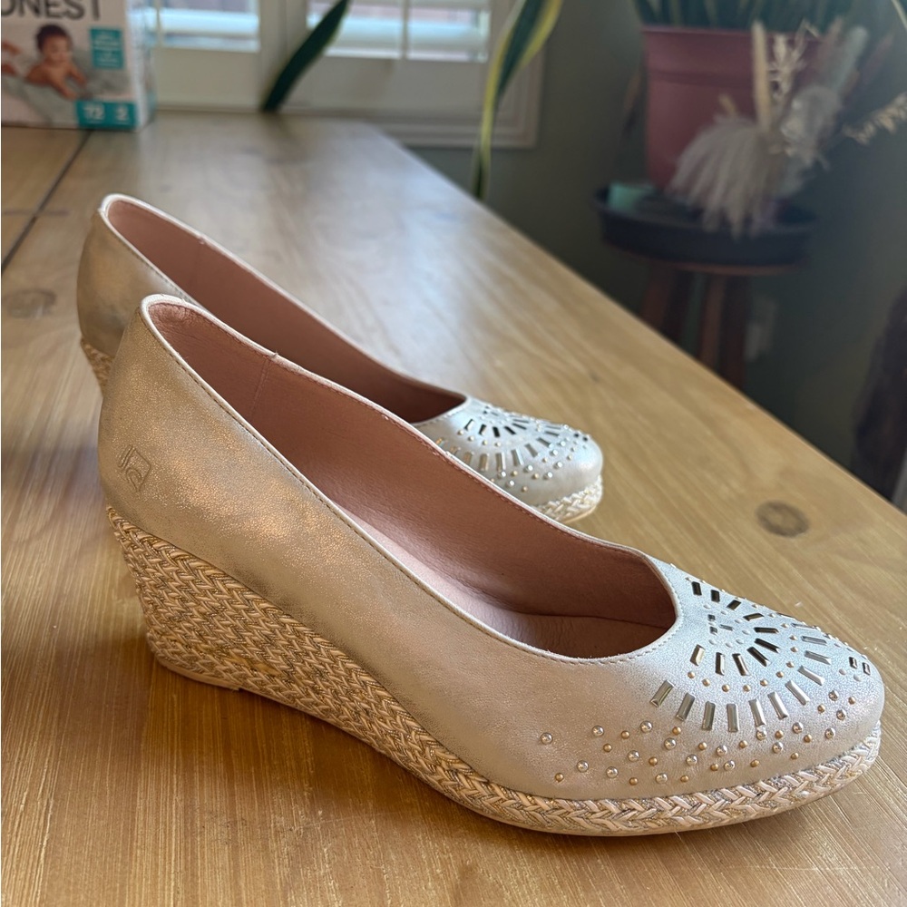 Women’s Metallic Espadrille Wedge Pumps